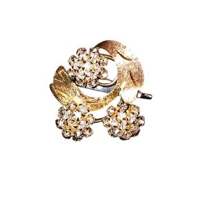 Vintage gold-tone rhinestone brooch